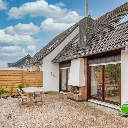 2 Bedroom Gorgeous In Hennstedt Holiday home