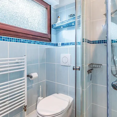 2 Bedroom Gorgeous In *